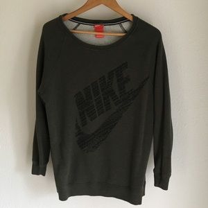 Nike Women’s Crew Neck Sweatshirt - Medium